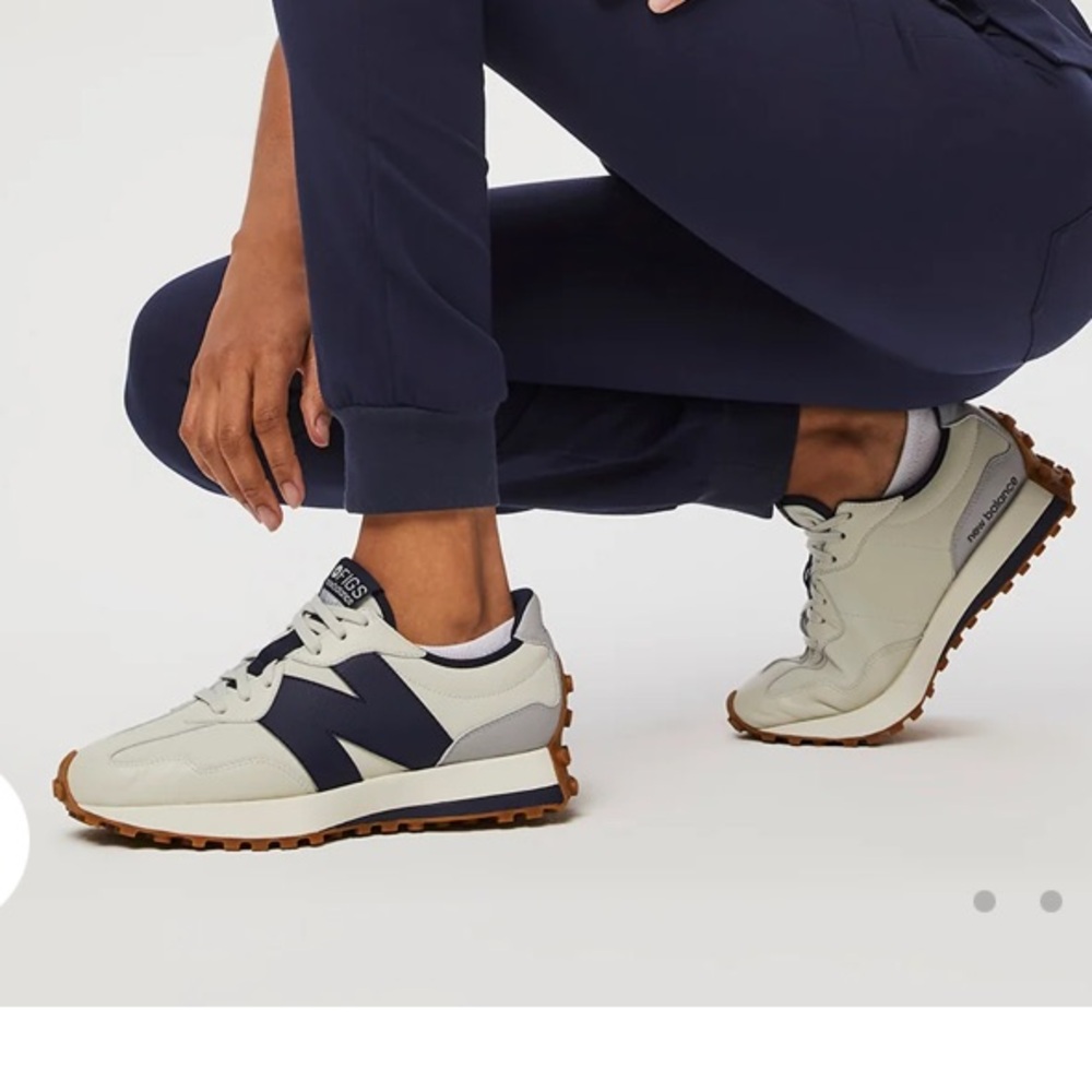 New Balance 327 FIGS